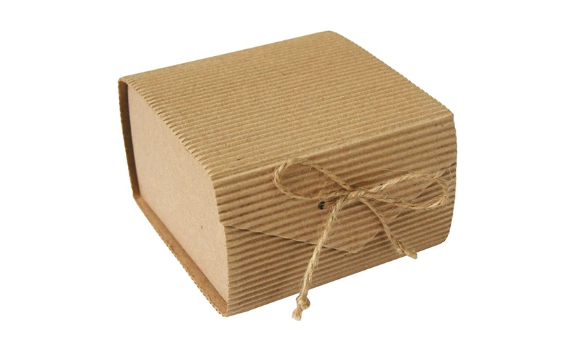 Как оформить подарочные коробки из картона к праздникам