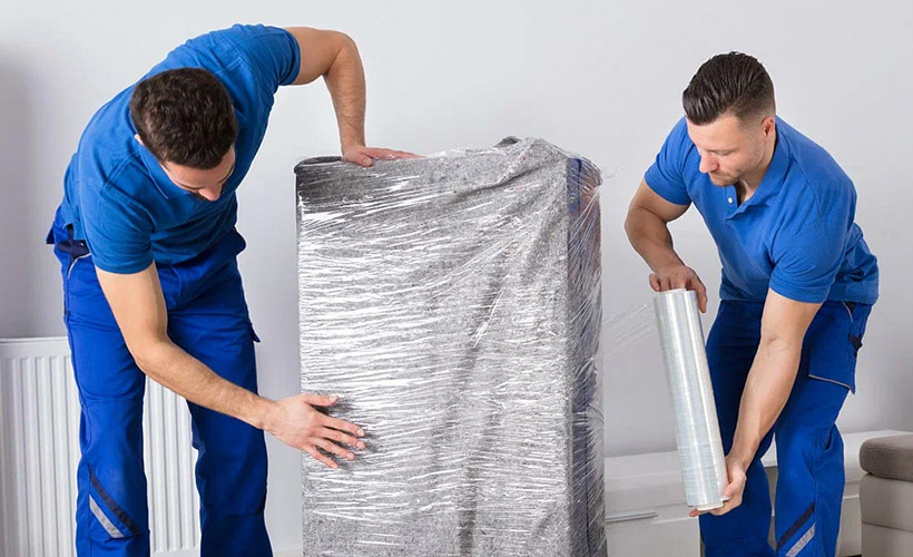 Как использовать стрейч-пленку для защиты мебели при переезде