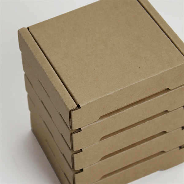 kraftovye-korobki-ili-drugaya-upakovka-sravnenie (4).png